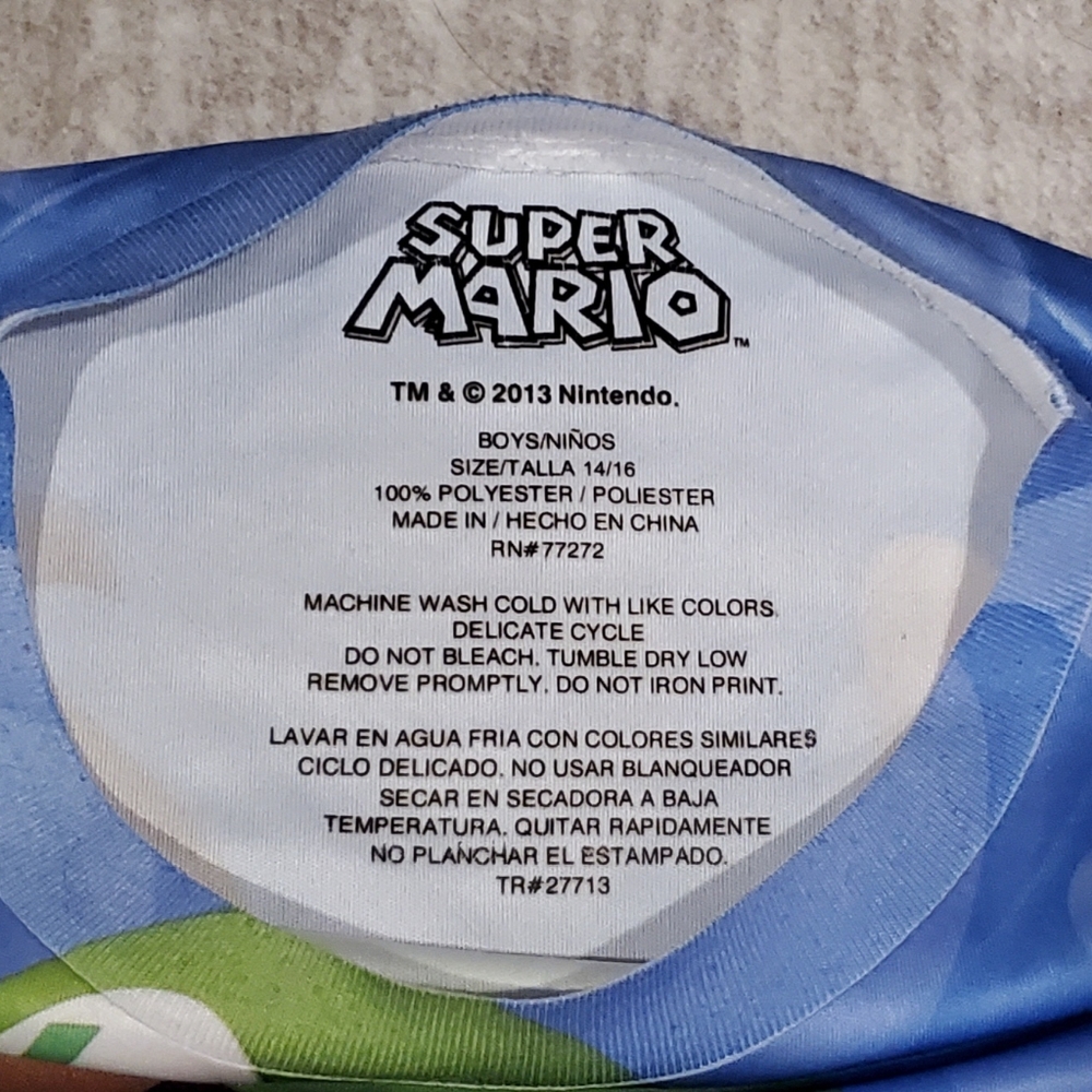 Super Mario Two Sided Boys t-shirt size 14-16 XL - Picture 2 of 5